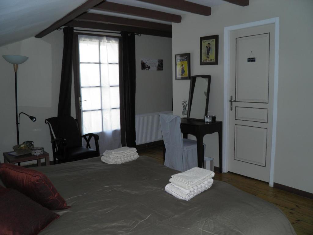 Chambres d'Hôtes La Vigneronne Senouillac Quarto foto